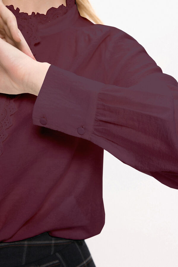 Vila Blusa de manga comprida com bordado ingl&ecirc;s Granada