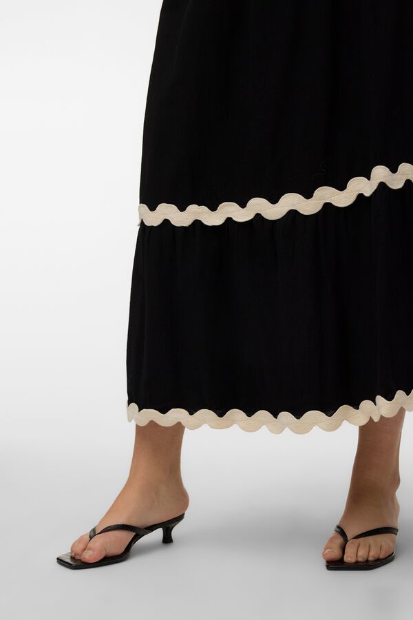 Vero Moda Curve Falda midi detalles bordados talla grande Negro