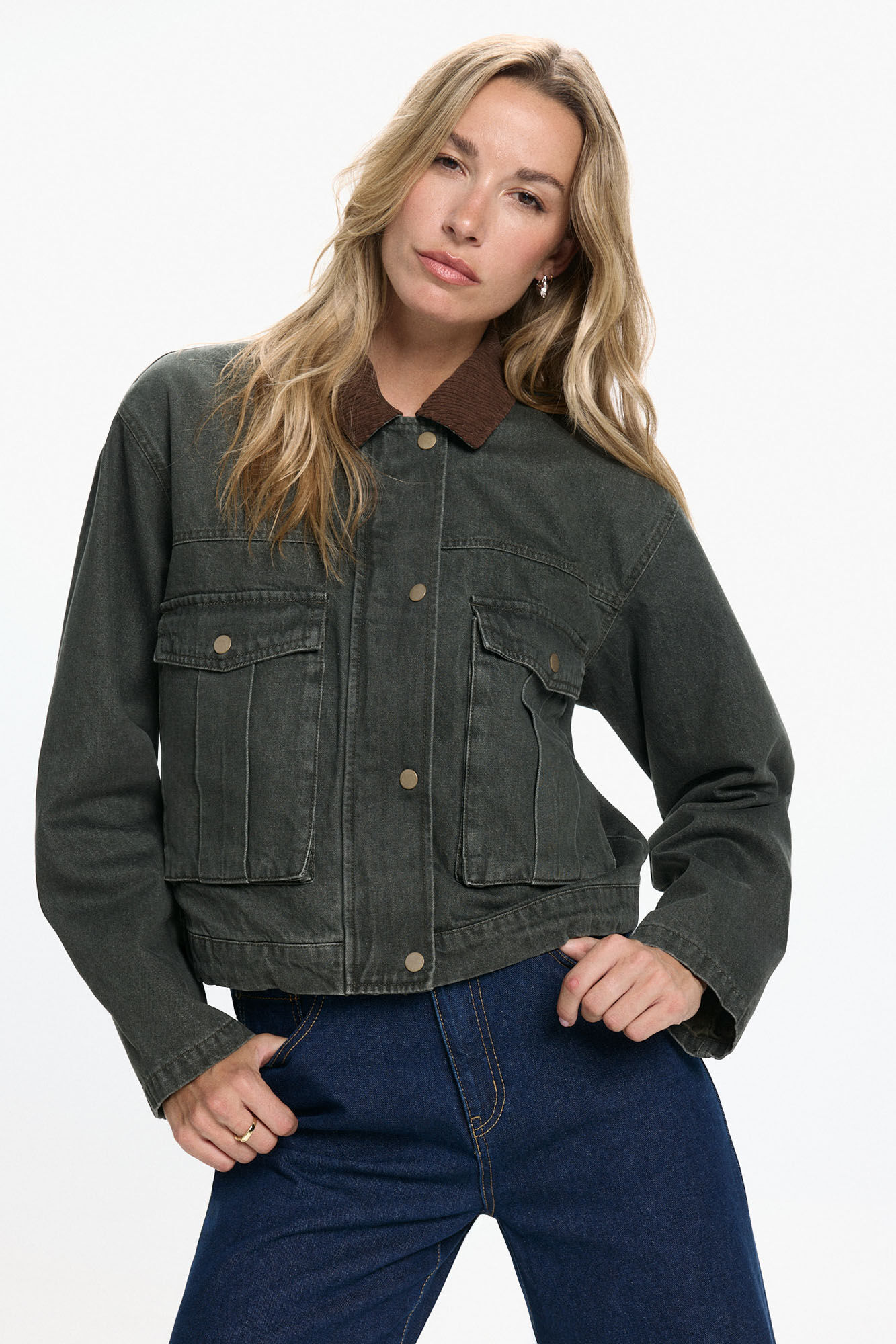 Vero Moda Chaqueta corta cuello contraste