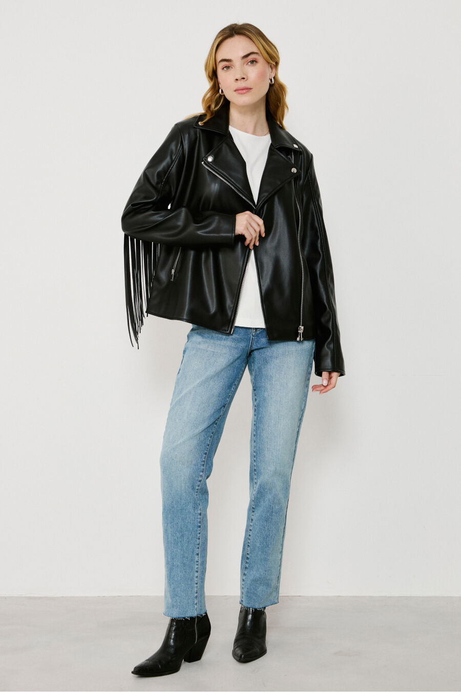 Cazadora biker de polipiel con flecos