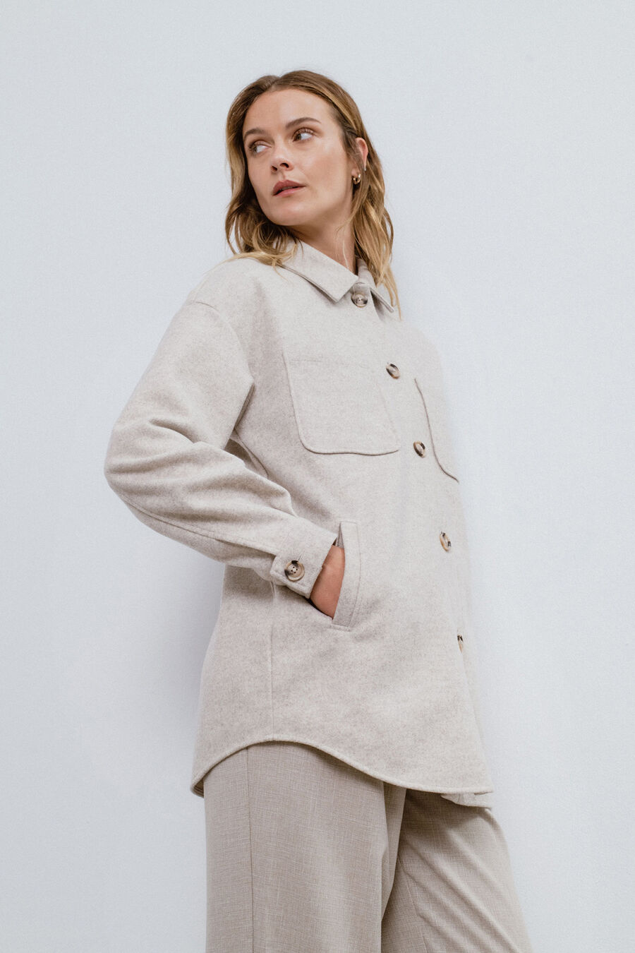 Chaqueta camisera abotonada