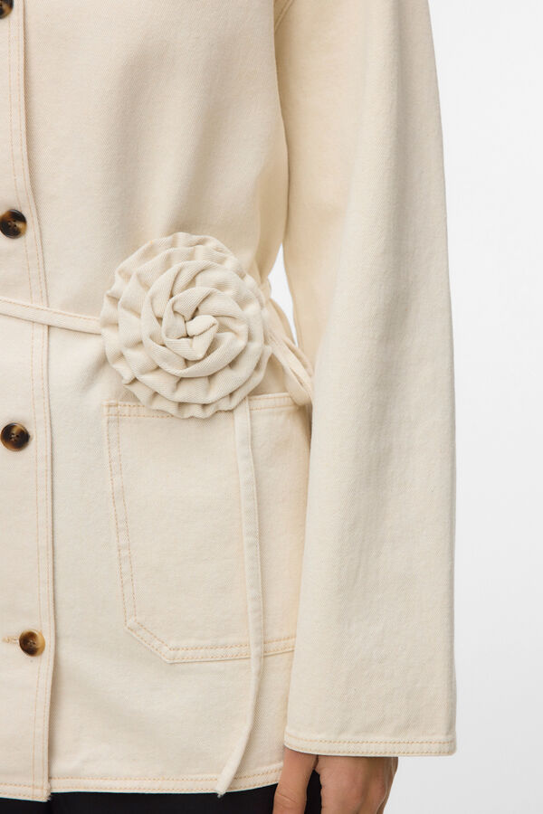 Vero Moda Chaqueta denim detalle flor Beige