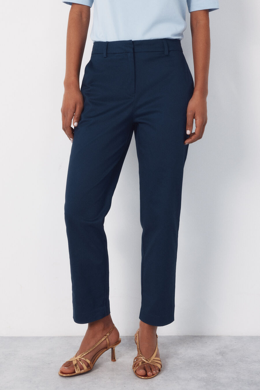 Pantalón corte slim