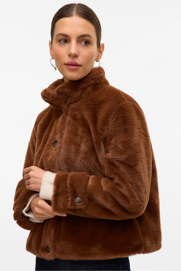 Vero Moda Abrigo corto efecto pelo Marr&oacute;n oscuro