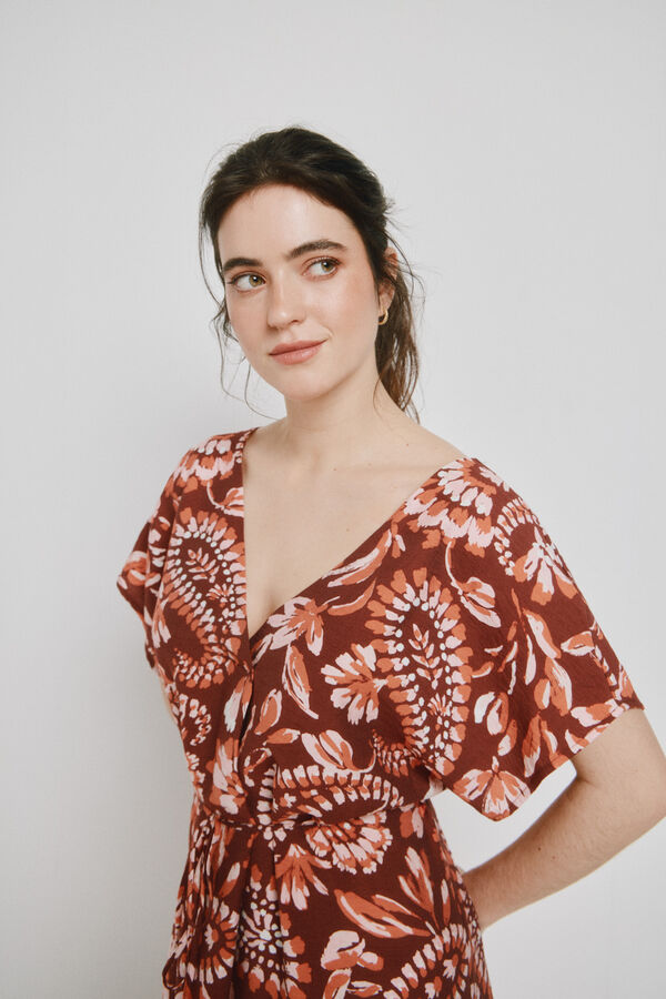 Vero Moda Vestido corto escote pico Marr&oacute;n