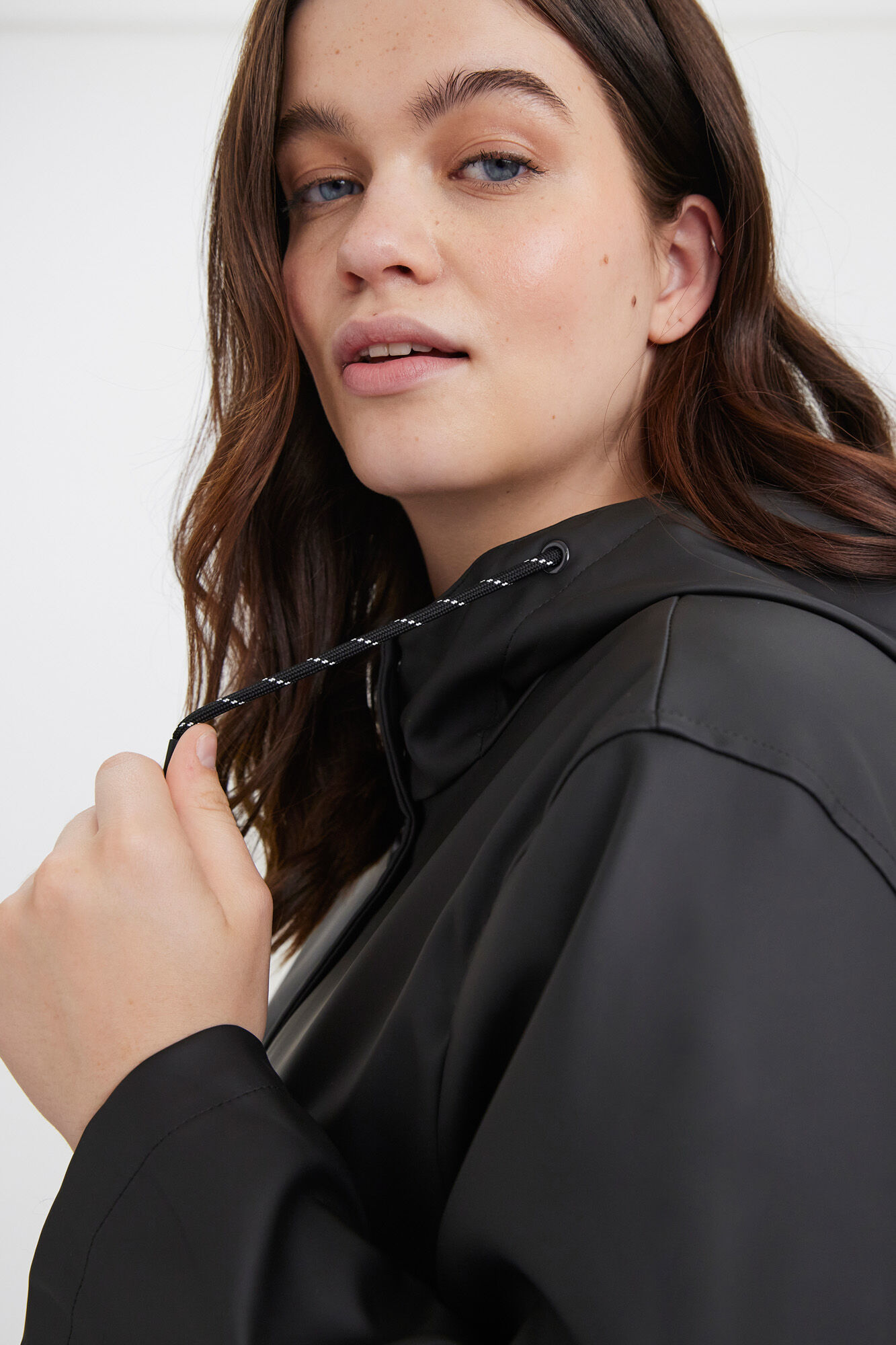 Vero Moda Curve Chubasquero con capucha Curve