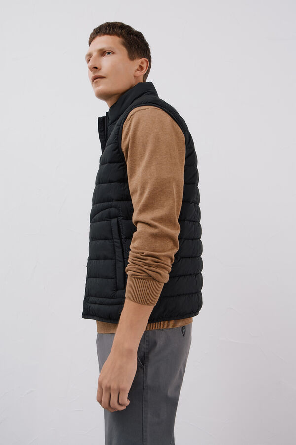 Cortefiel Ultra-light quilted gilet Black