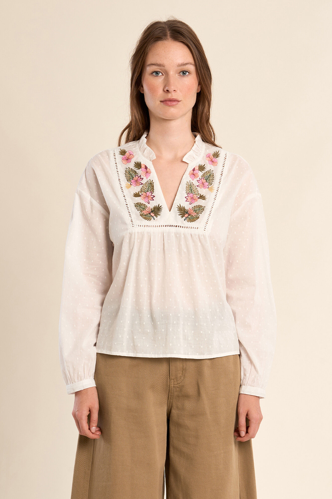 Molly Bracken Blusa de mujer de manga larga con flores bordadas