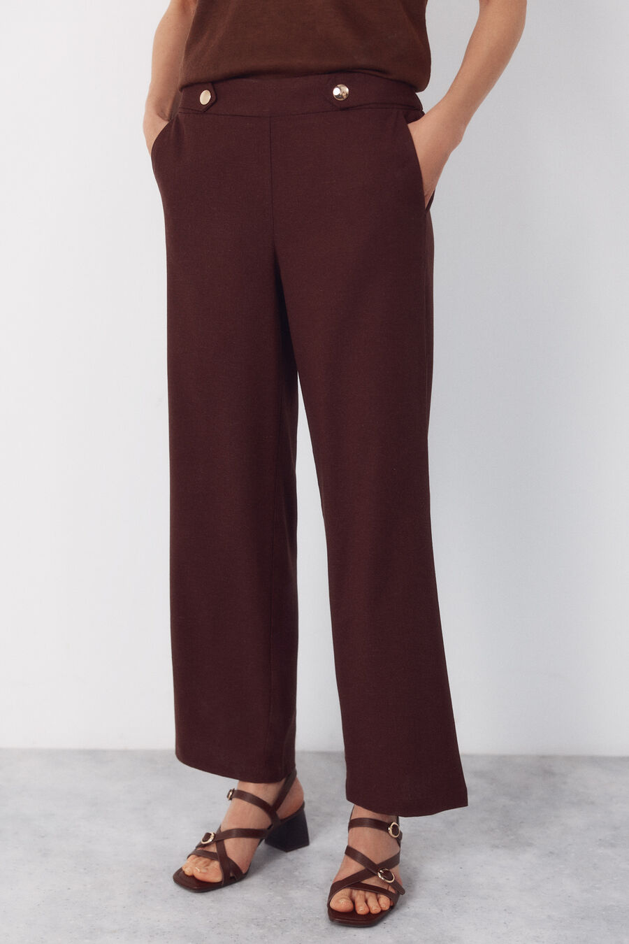 Pantalón con lino con botones dorados