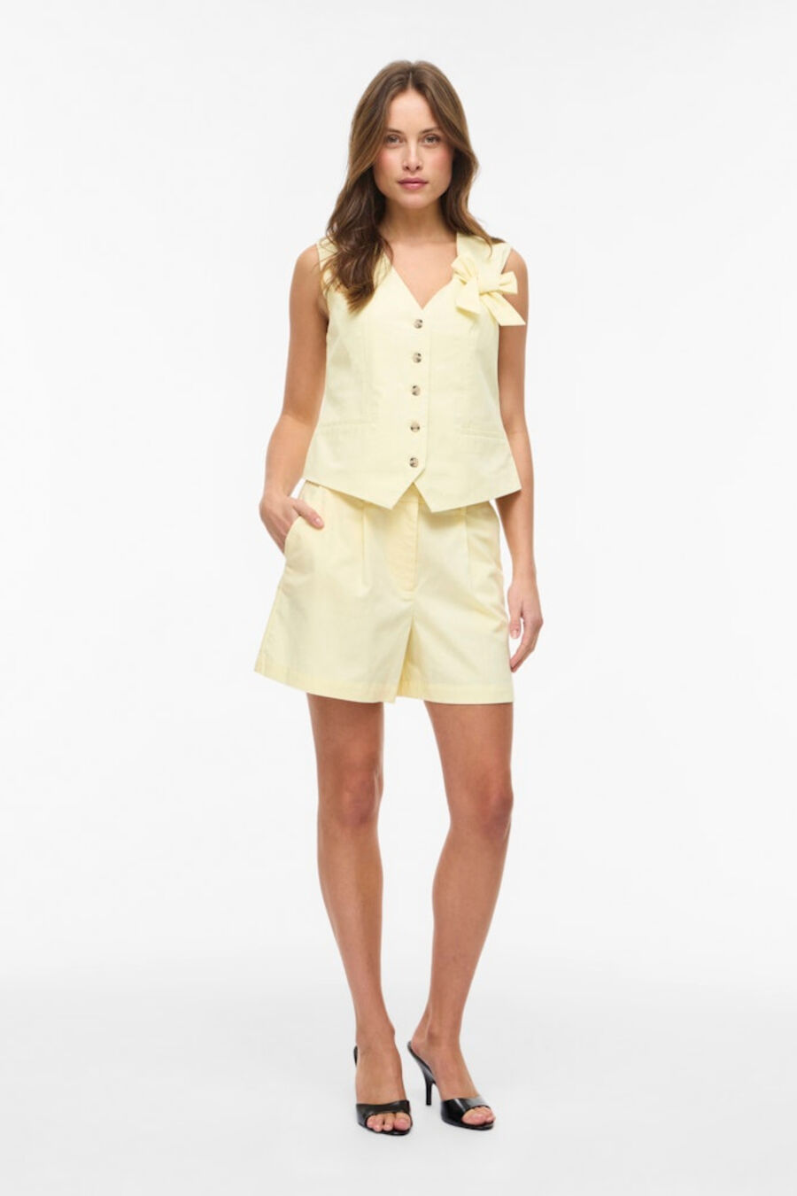 Chaleco de vestir con lazada