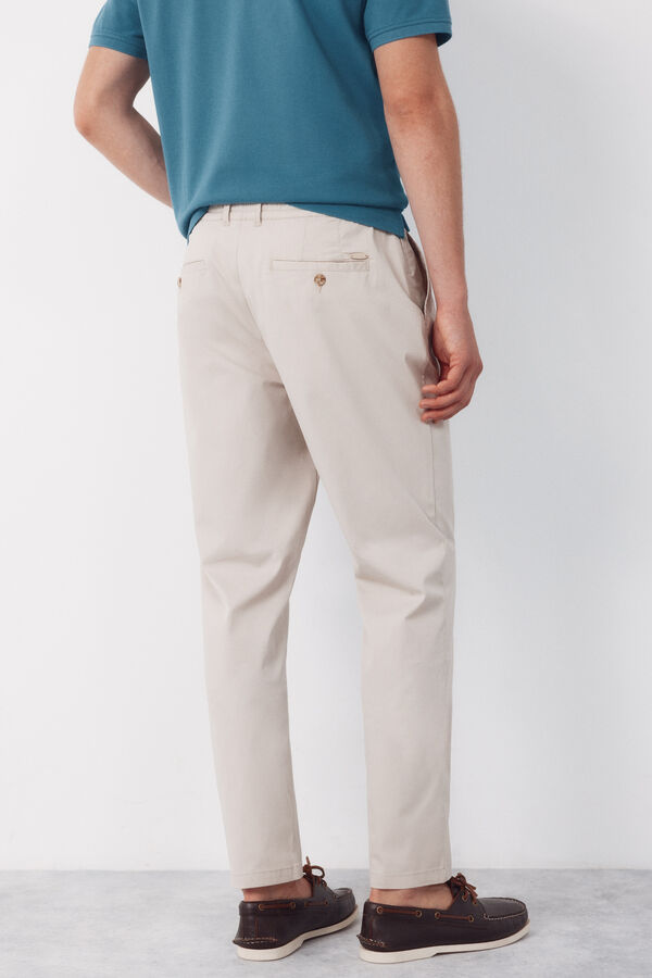 Cortefiel Pantal&oacute;n chino t&eacute;cnico con cordones tapered Beige