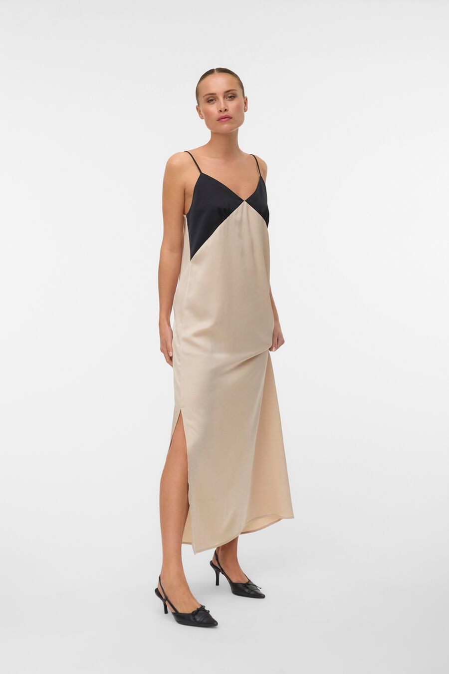 Vestido largo satinado de tirantes