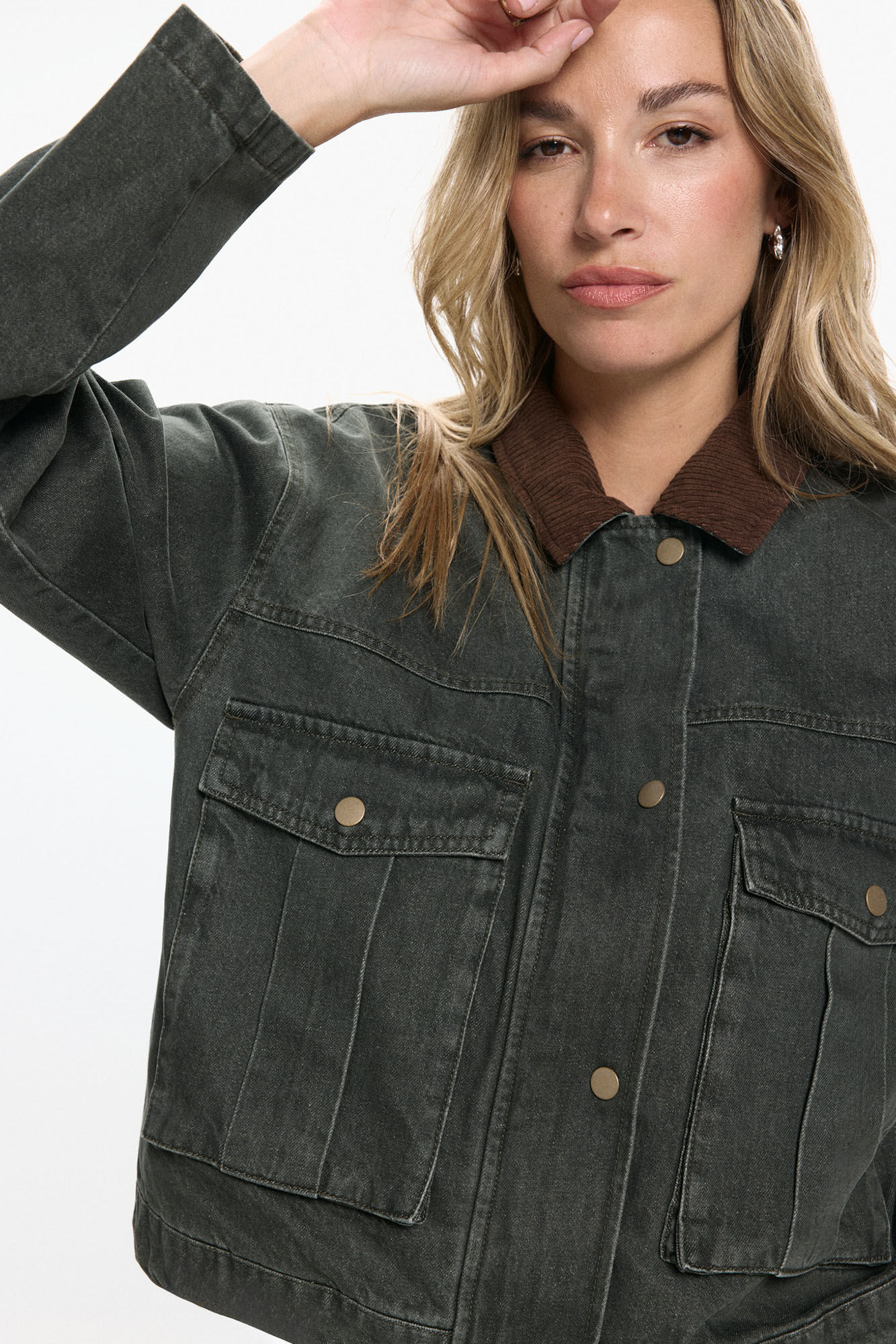 Vero Moda Chaqueta corta cuello contraste