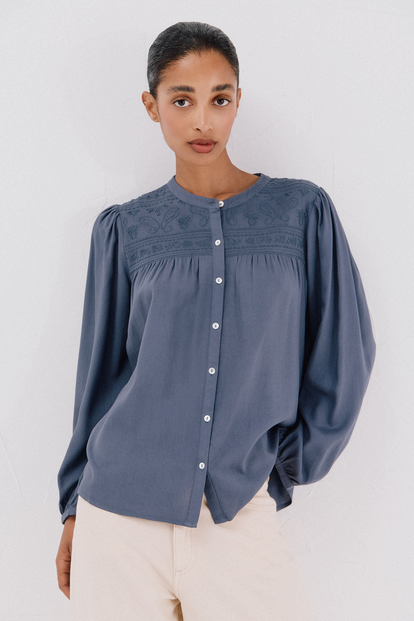 Cortefiel Blusa com bordado