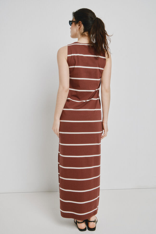 Vero Moda Vestido midi escote redondo Marr&oacute;n