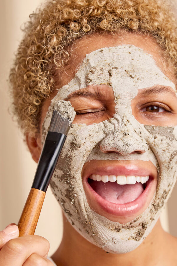 The Body Shop Mascarilla Cuidado Experto Purificante de Carb&oacute;n del Himalaya Multicolor