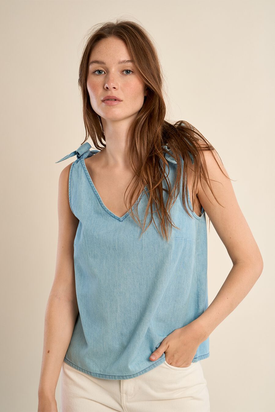 Top de mujer de tirantes con lazada