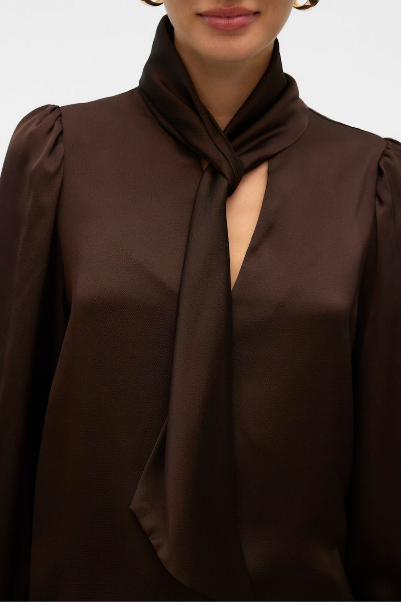 Vero Moda Camisa de cetim com la&ccedil;ada la&ccedil;o 