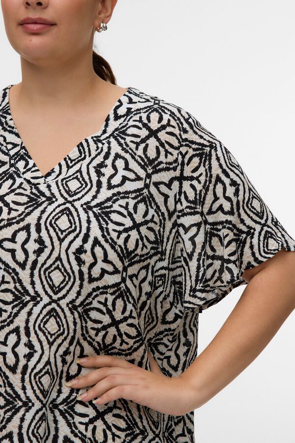 Vero Moda Curve Top de manga corta y cuello pico talla grande Gris