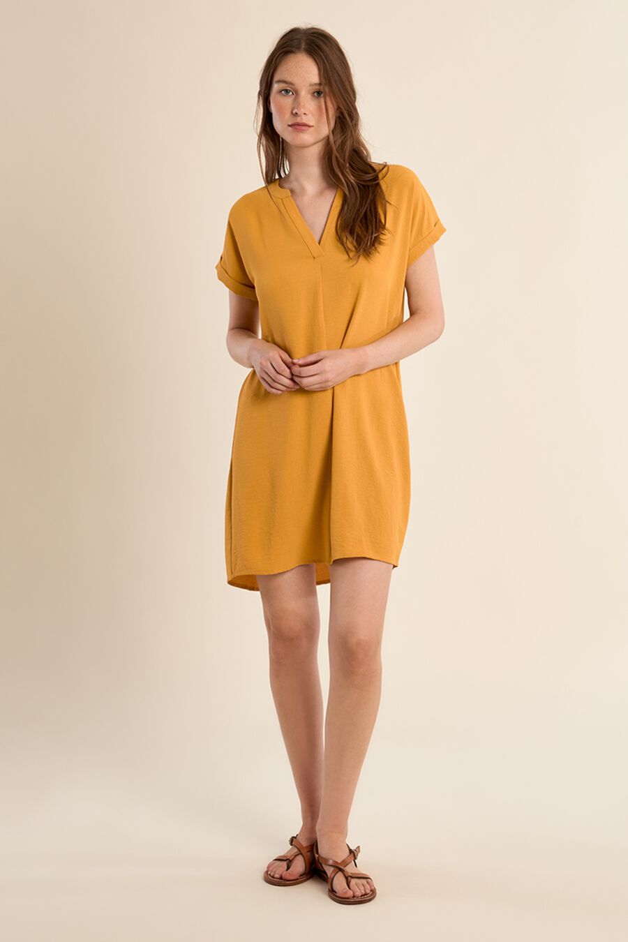 Vestido de manga corta escote en V