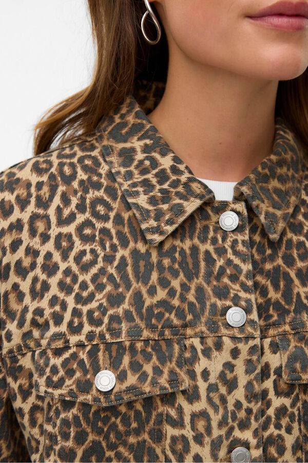 Vero Moda Cazadora estampado animal Marr&oacute;n