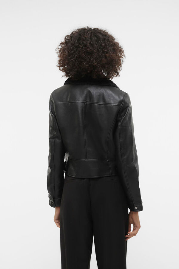 Vero Moda Blus&atilde;o curta com efeito de couro Preto