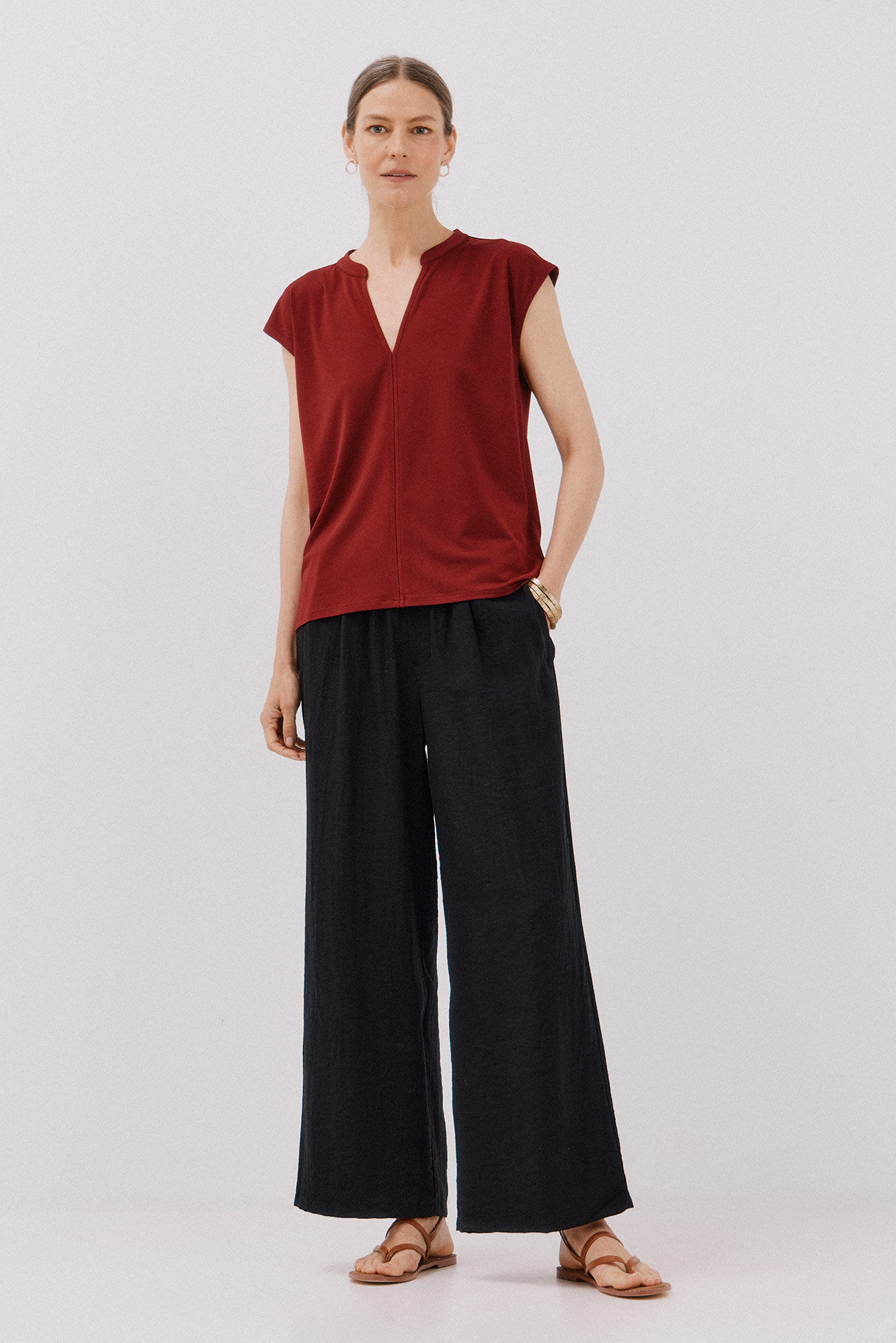 Cortefiel Camiseta b&aacute;sica sem gola mao