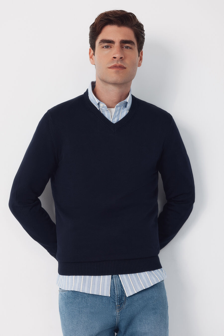 Jersey punto algodón cuello pico básico