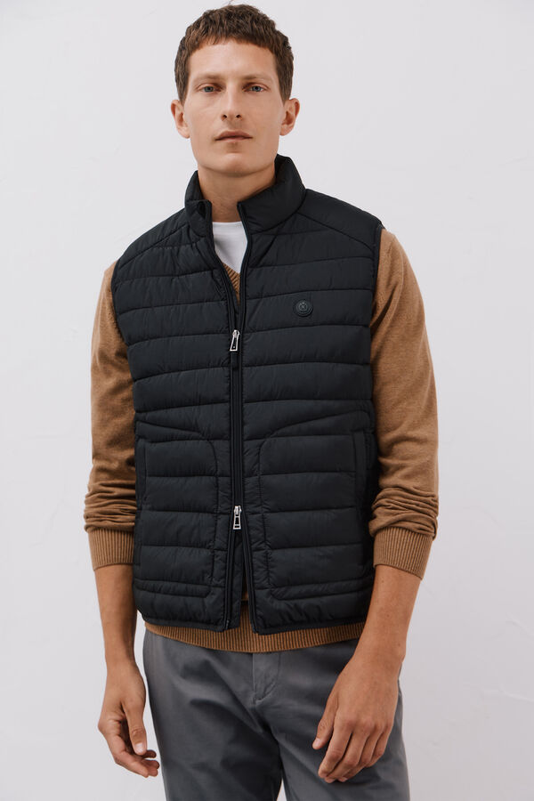 Cortefiel Ultra-light quilted gilet Black