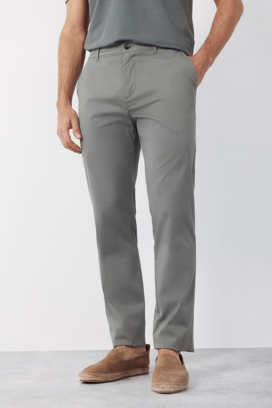 Pantalón chino técnico slim