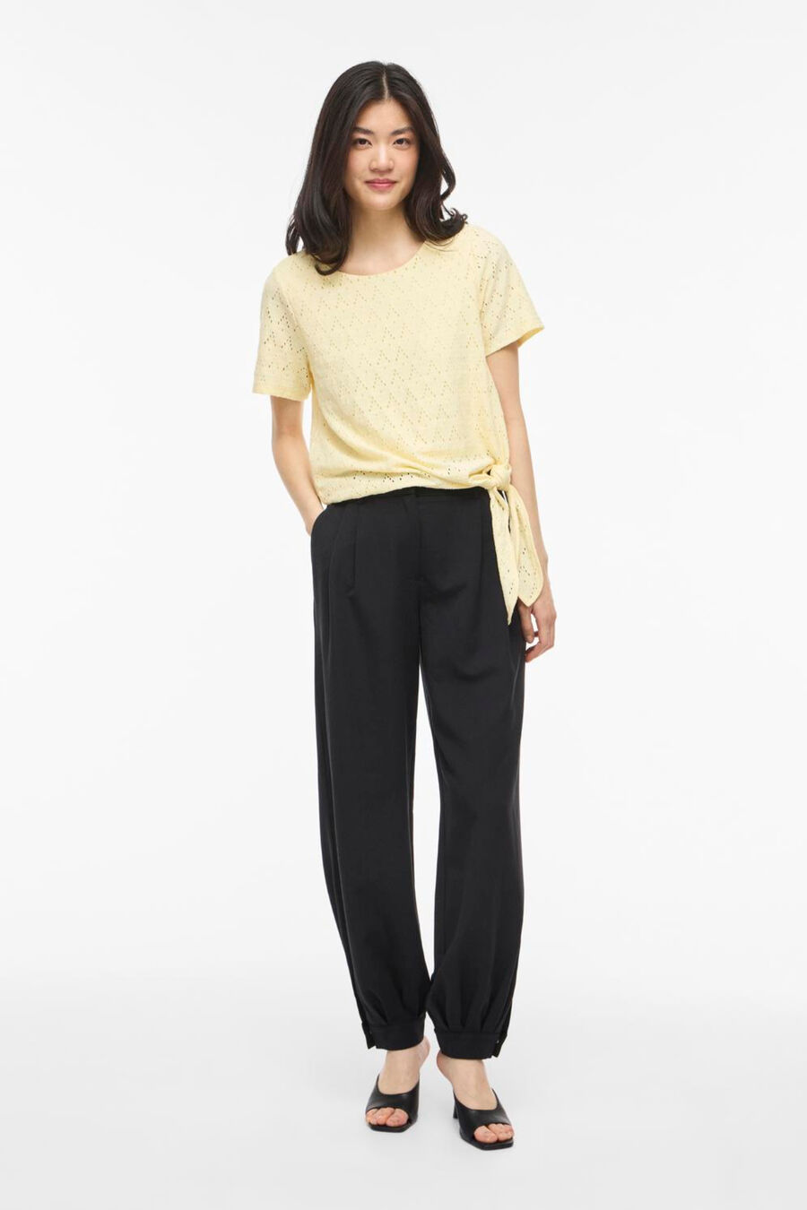 Top de manga corta con calados de algodón