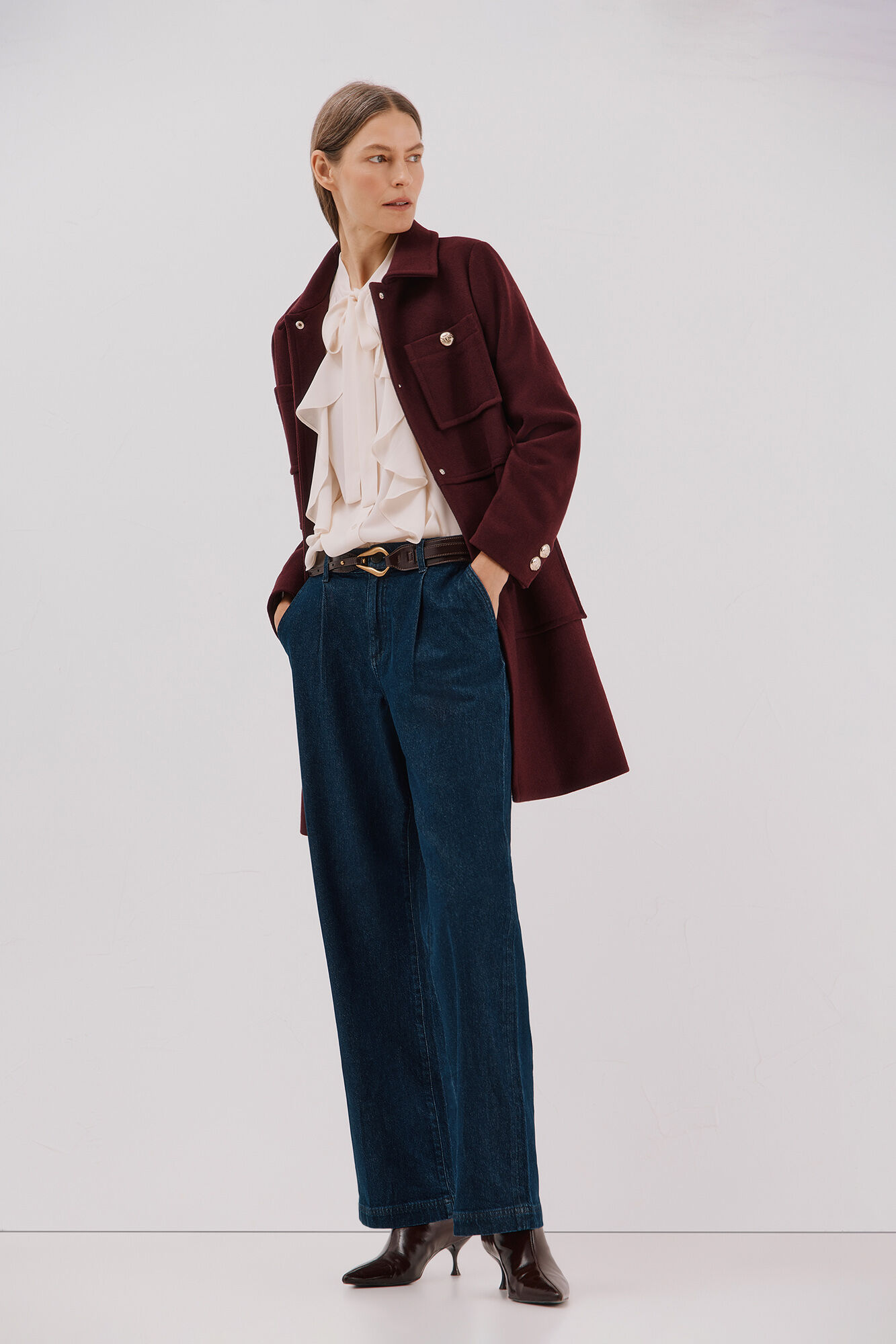 Cortefiel Sobretudo com bot&otilde;es dourados