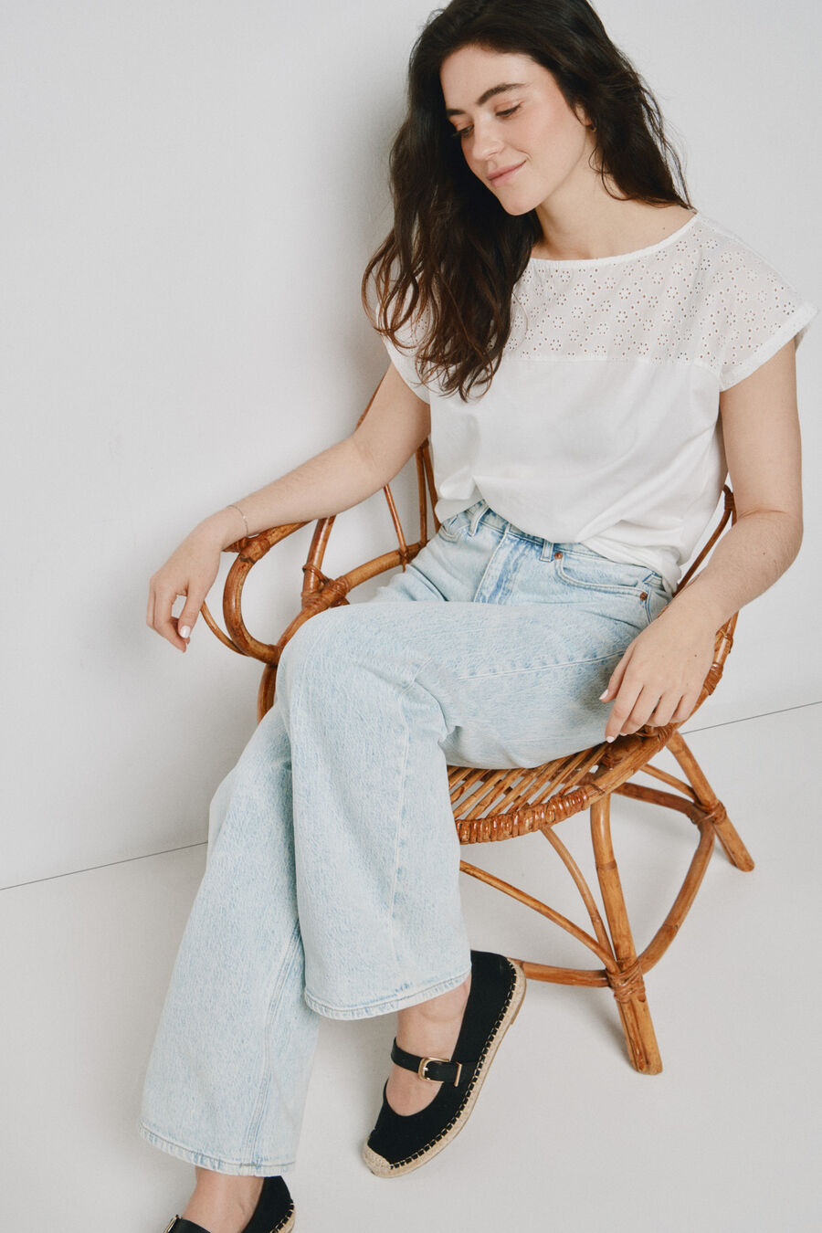 Top de manga corta detalles calados