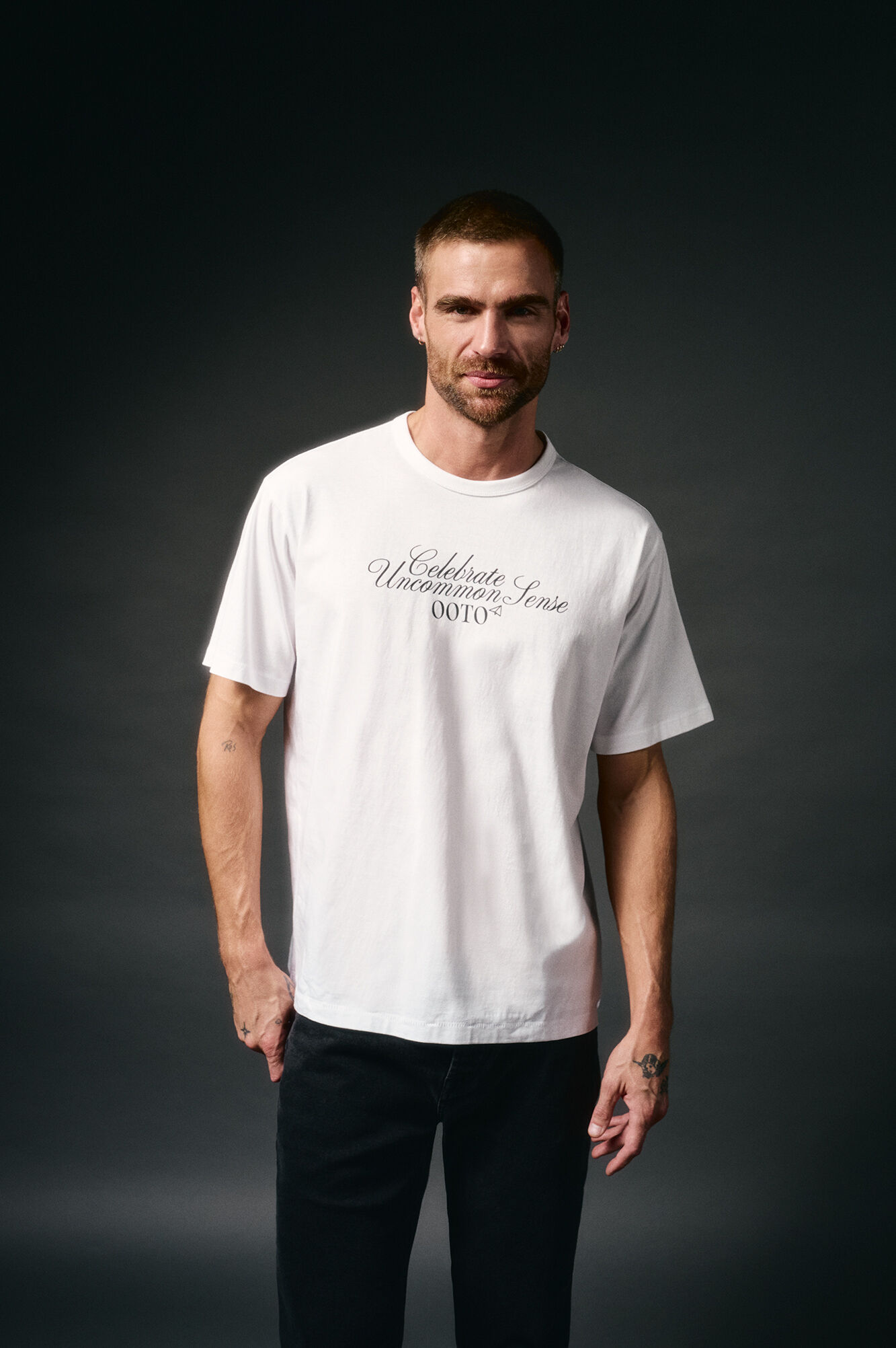 OOTO Camiseta gr&aacute;fica lavada