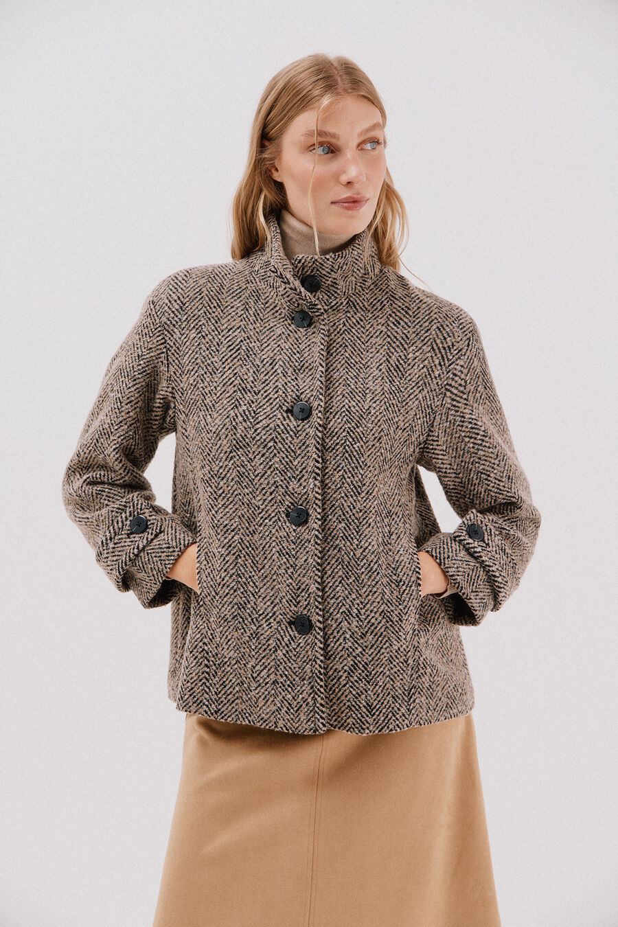 Abrigo corto tejido estructura