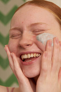 The Body Shop Mascarilla Exfoliante Facial 3 en 1 &Aacute;rbol de T&eacute; 125ml