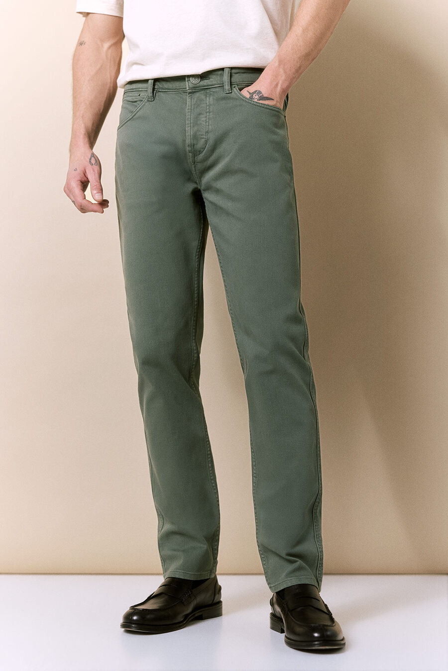Pantalón 5 bolsillos color slim