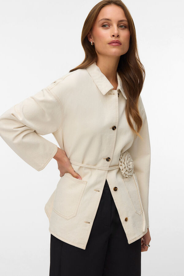 Vero Moda Chaqueta denim detalle flor Beige