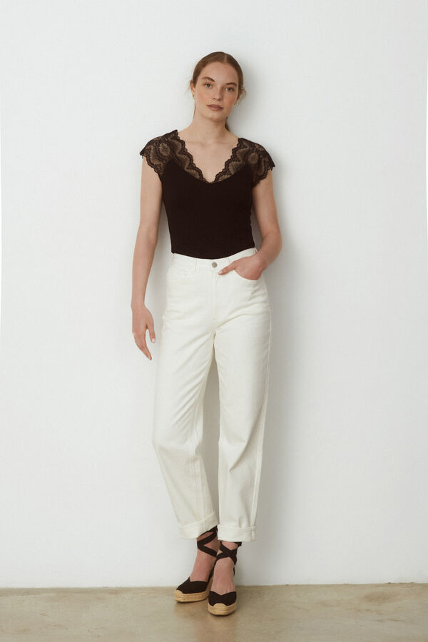 Vila Camiseta canal&eacute; con encaje Negro