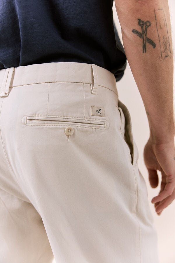 OOTO Chino con pinzas regular Marfil