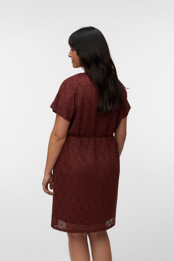 Vero Moda Curve Vestido corto cuello pico talla grande Marr&oacute;n