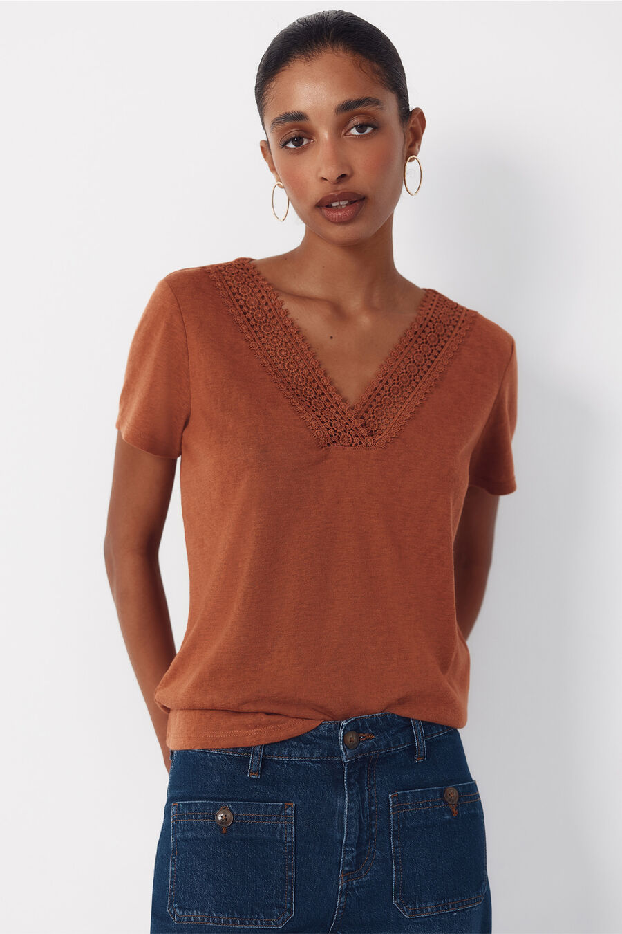 Camiseta pico pasamaneria