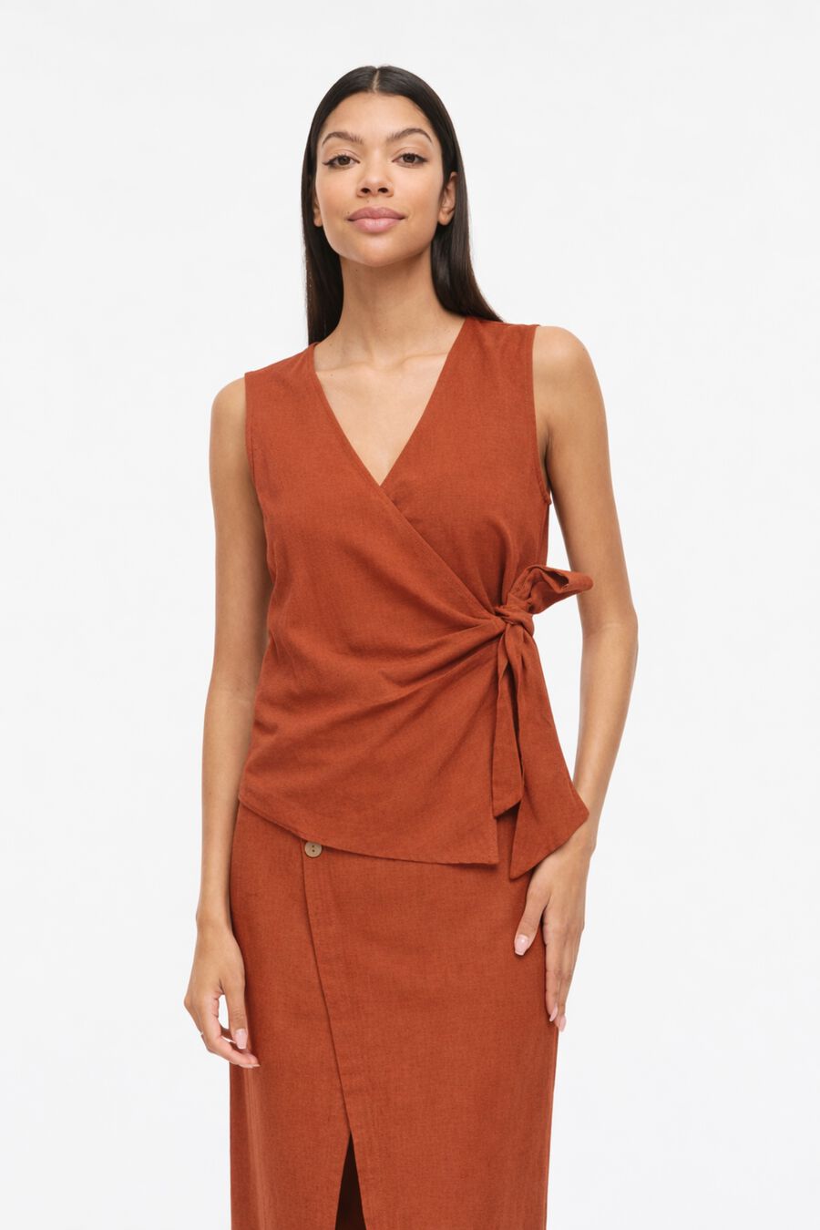 Top de lino cruzado con lazada