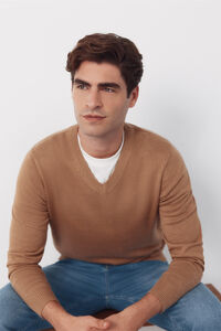 Cortefiel Jersey punto algod&oacute;n cuello pico b&aacute;sico