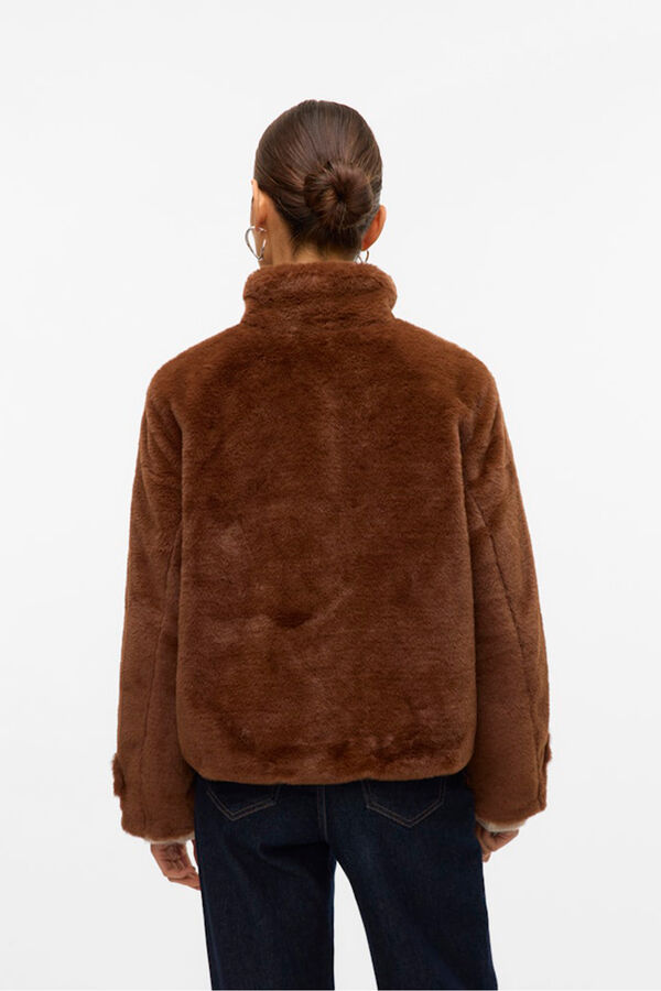 Vero Moda Abrigo corto efecto pelo Marr&oacute;n oscuro