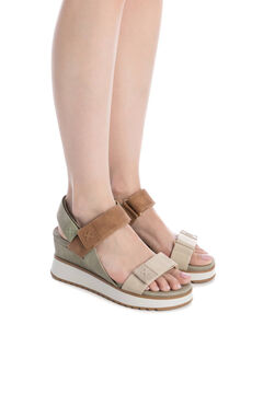 XTI Sand&aacute;lia cunha senhora tira aderente