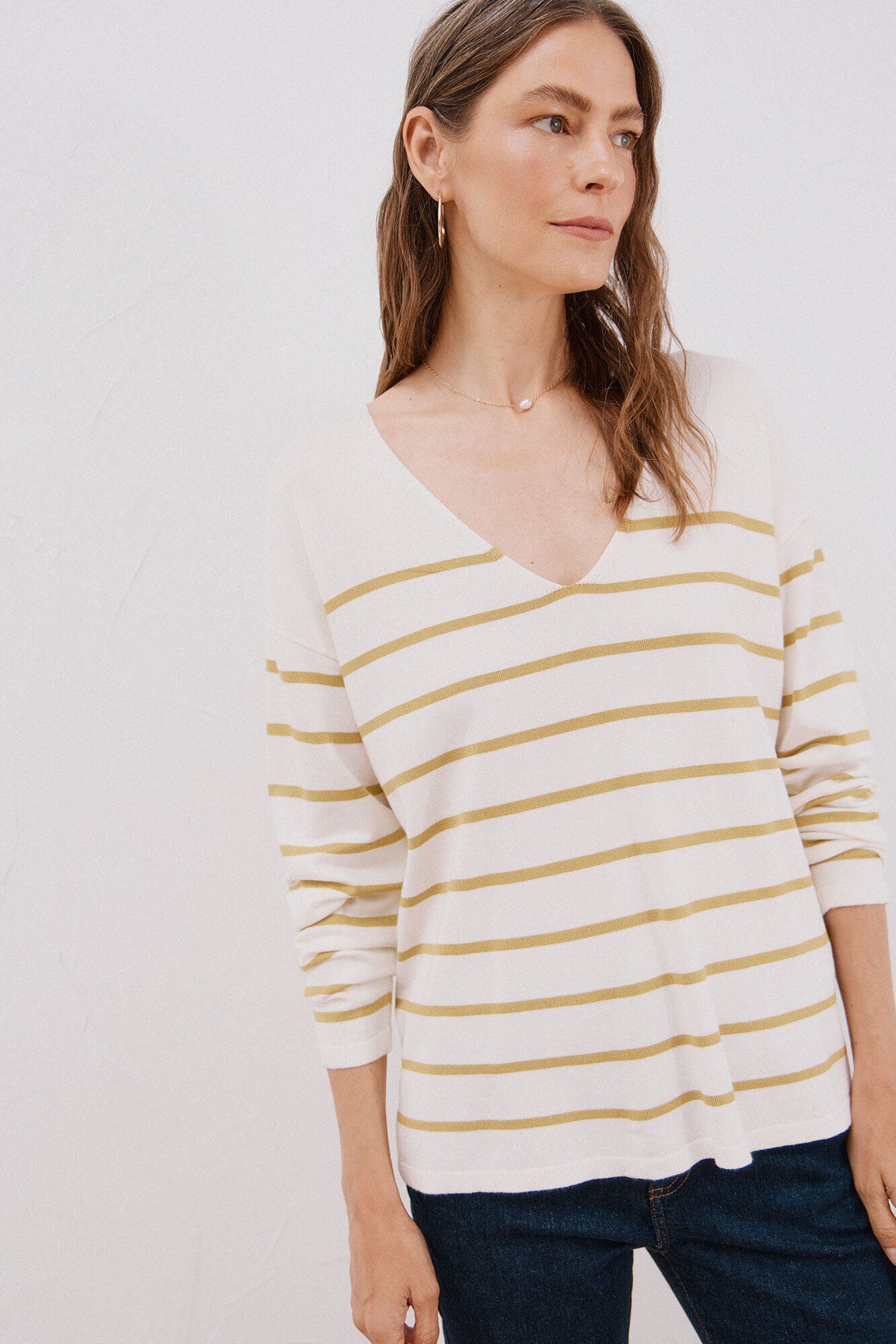 Cortefiel Camisola de malha decote bico