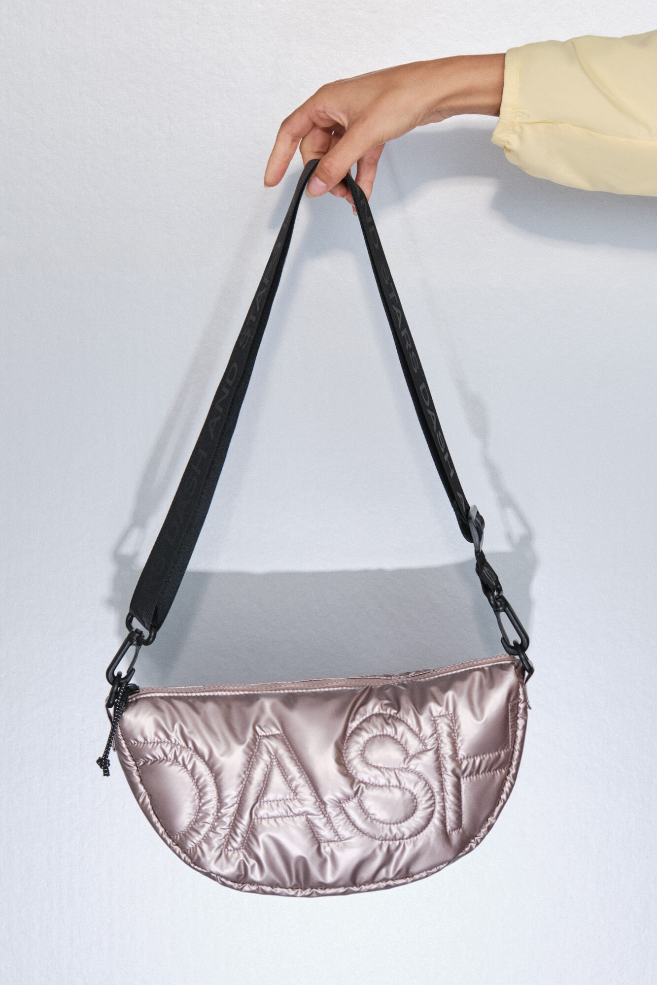 Dash and Stars Metalno ružičasta najlonska ta&scaron;na po&scaron;tanska torba