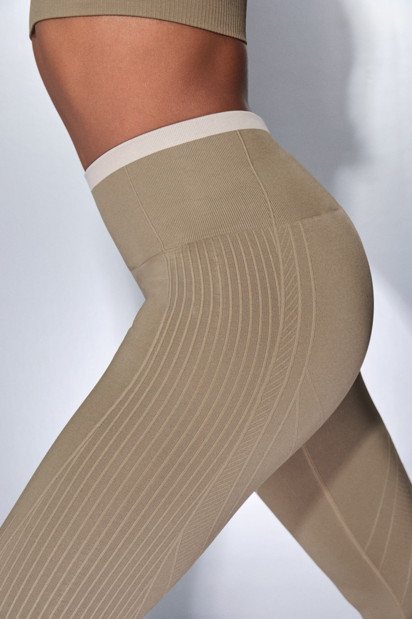 Dash and Stars Be&scaron;avne udobne duge kaki helanke