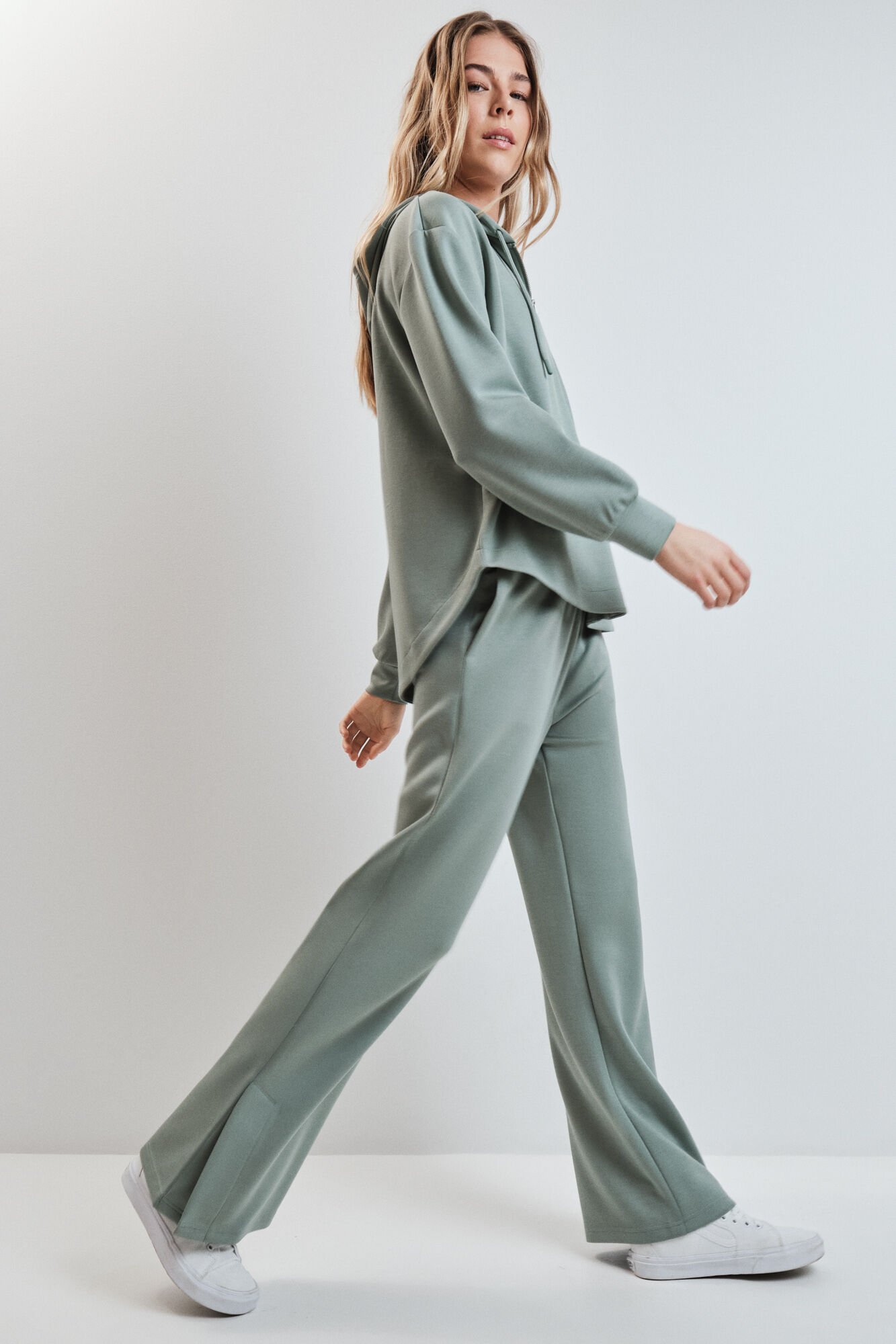 Dash and Stars Zelene &scaron;iroke pantalone od meke viskoze